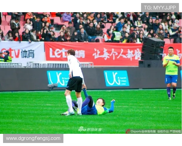 国外访问足球明星探秘他们的生活与职业背后的故事