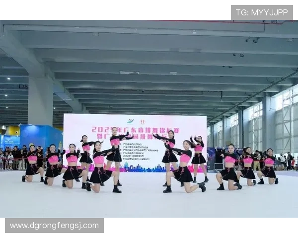 成都街舞队在世界攀岩锦标赛中的灵活性表现引发热议与赞赏 成都街舞队在世界攀岩锦标赛中的灵活性表现引发热议与赞赏